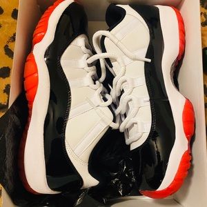 DEADSTOCK JORDAN 11 BRED LOW